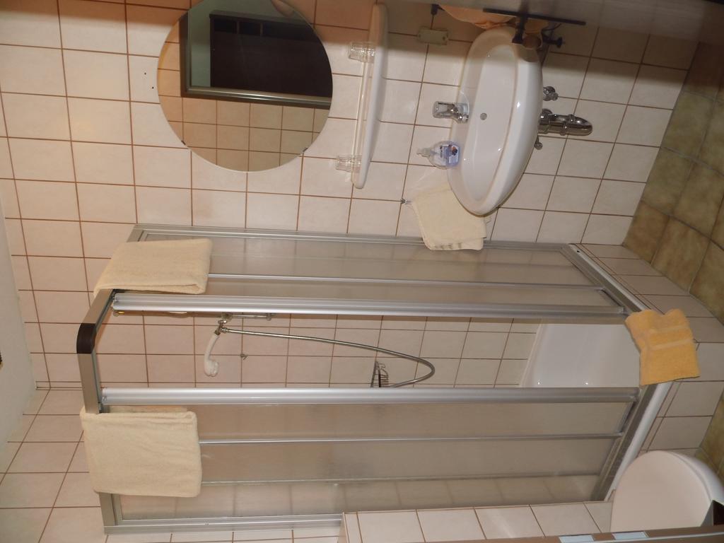 Hotel Zum Lutten Didi Friedeburg Bilik gambar
